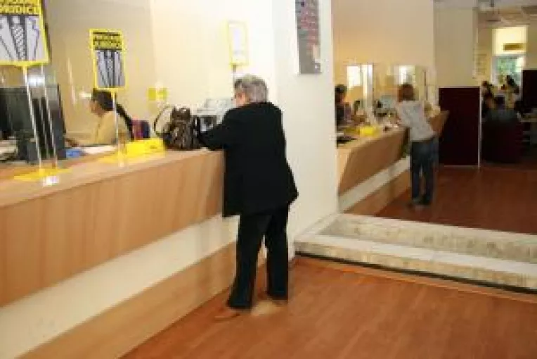 Asalt la banci . Peste 6.000 de credite cu acte false