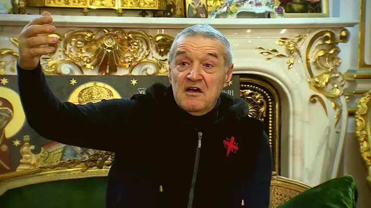 Becali a facut show la palat. S-a luat de jucatorii de la FCSB si de arbitri