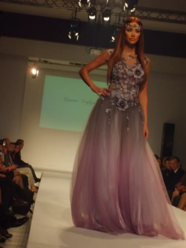 Bianca Dragusanu, vedeta serii in prezentarea Cosminei Englizian