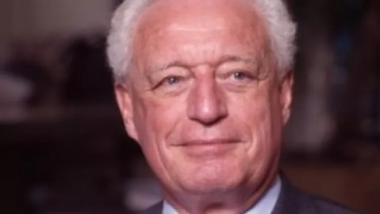 Charles Gave: Dupa clovnul Hollande, Franta are un presedinte care reprezinta  nimicul:  Macron sau neantul