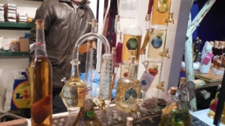 Emil Florescu: "Palita de la Cuca, facuta dupa o reteta a familiei, din prune negre si mici!"