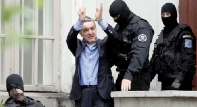 Gigi Becali a parasit sala de judecata