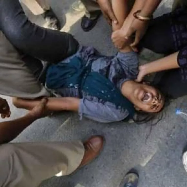 Imamul unei moschei din Koln spune ca fetele violate de refugiatii arabi sunt vinovate pentru ca erau parfumate!