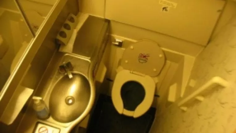 Lift dotat cu toaleta