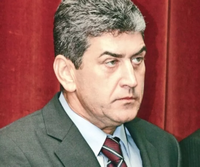 Oprea a returnat la buget aproape un miliard de lei vechi reprezentand salariile compensatorii