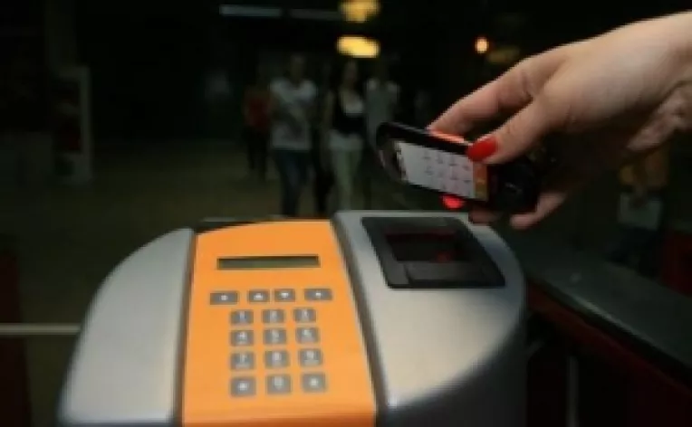 Orange introduce de la 1 ianuarie 2012 plata cu telefonul mobil a calatoriei la metrou 