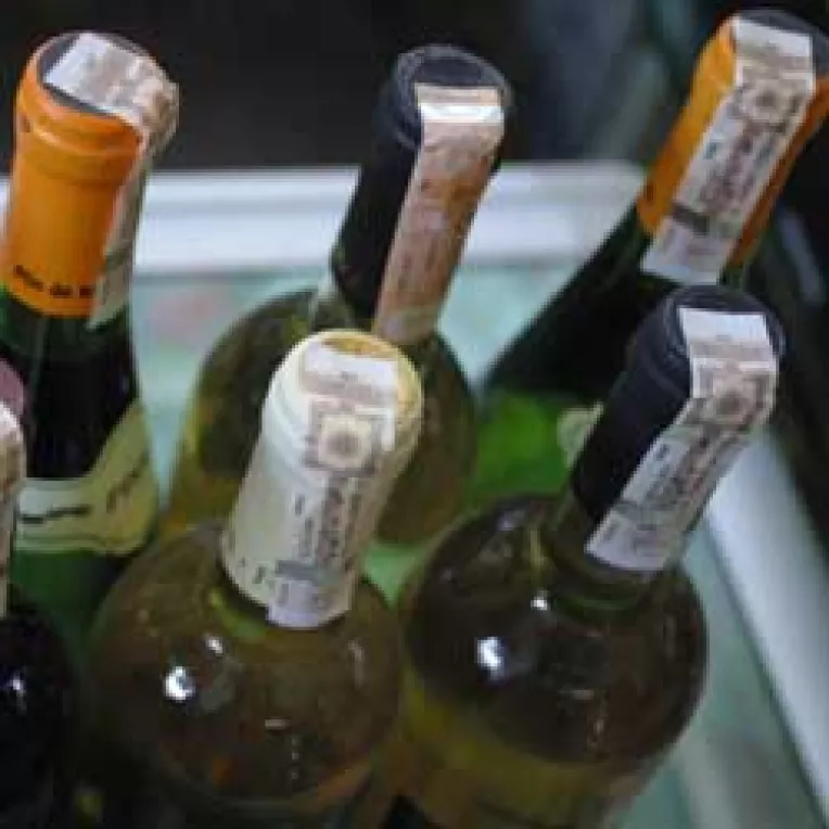 Taxe de autorizare anuala de pana la un milion de euro pentru producatorii de alcool