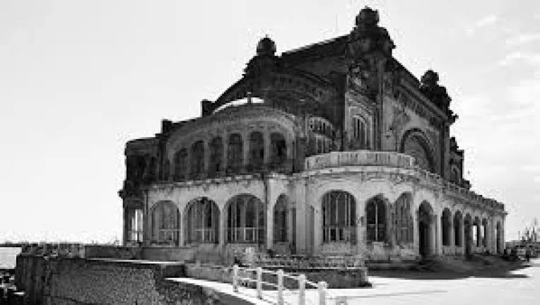 Ultima sansa pentru salvarea celei mai frumoase cladiri de pe litoralul romanesc al Marii Negre: Cazinoul din Constanta
